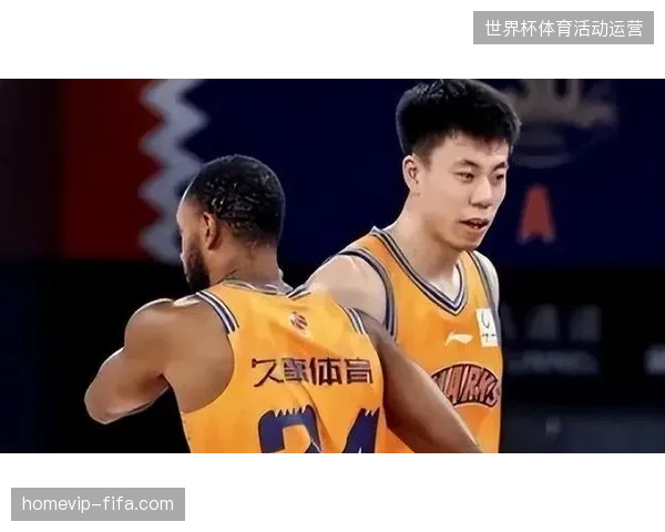 张镇麟末节战术价值凸显,其无球跑动为上海队撕开广厦联防体系 张镇麟末节战术价值凸显,其无球跑动为上海队撕开广厦联防体系